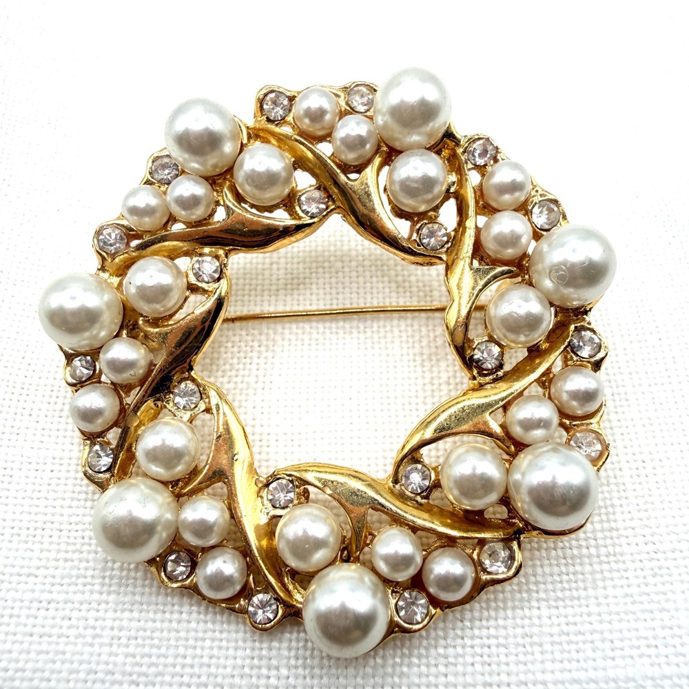 Vintage Retro Faux Pearl and Rhinestone Wreath Circle Gold Tone Brooch Pin